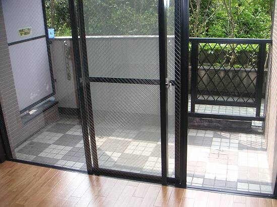 物件内観写真8　(ベランダの広さも魅力です。)