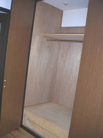 物件内観写真9　(奥行きのある収納スペース！)