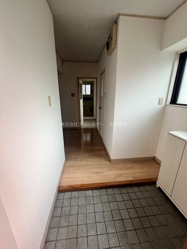 物件内観写真7　(明るい玄関！シューズボックス付き！)