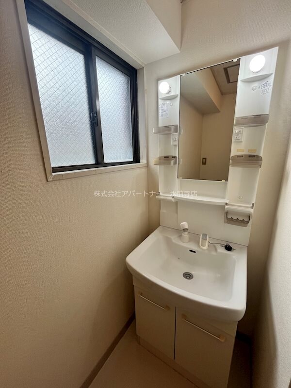 物件内観写真10　(独立洗面台です！)