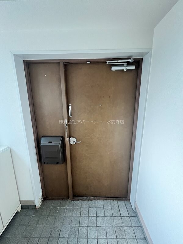 物件内観写真16　(広く、郵便受け月玄関！)