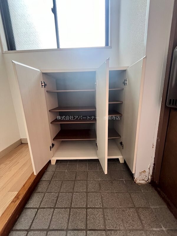 物件内観写真17　(大収納靴箱です！)