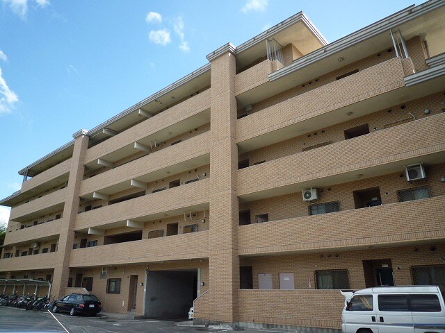 物件外観写真1　(ファミール黒髪)