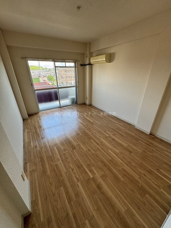 物件内観写真6　(7帖の洋室！)