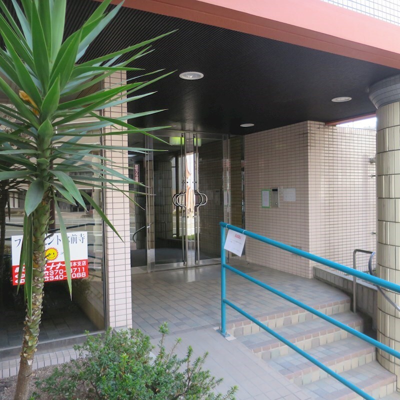 物件外観写真2　(エントランスです。)