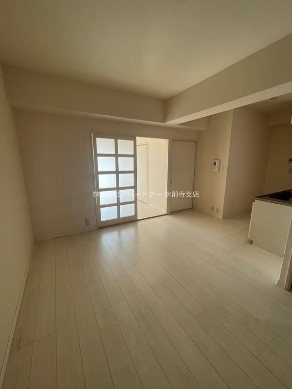 物件内観写真5　(ゆったりとしたリビングになります。)