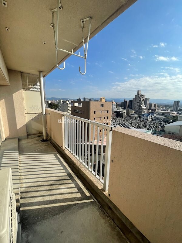 物件内観写真9　(ベランダも広いですよ。)