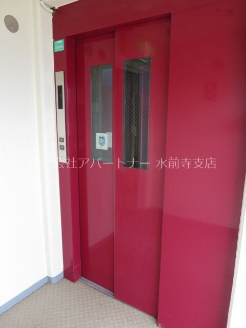 物件内観写真30　(エレベーターで上り下りがらくらく。)