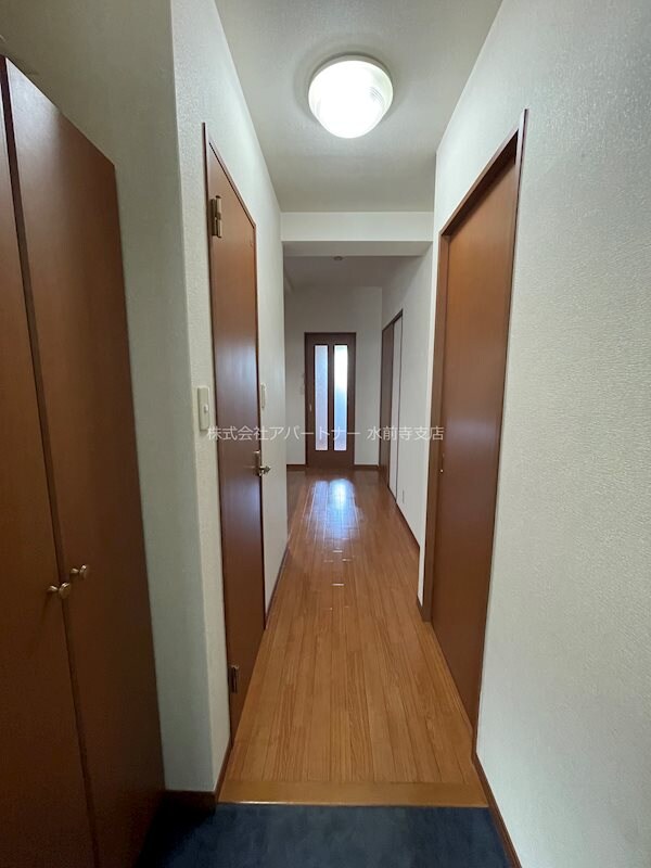 玄関(広々した玄関には大容量シューズボックスがございます！)