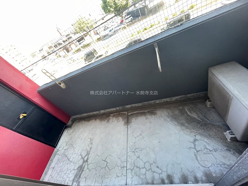 ベランダ(広いベランダには便利な物干し金具つきです！)