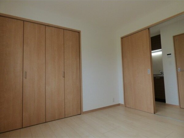 ベッドルーム(※イメージ　　写真は現状優先です。実際のお部屋は反転しており)