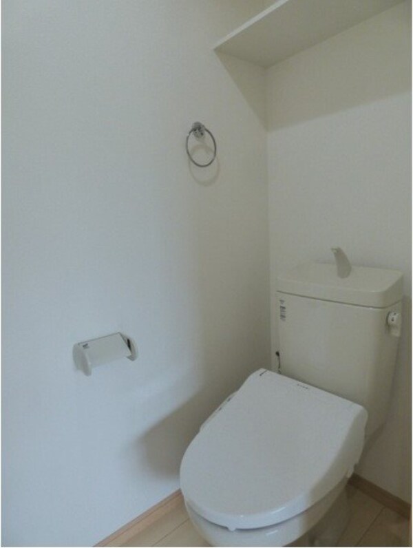 トイレ(※イメージ　　写真は現状優先です。実際のお部屋は反転しており)