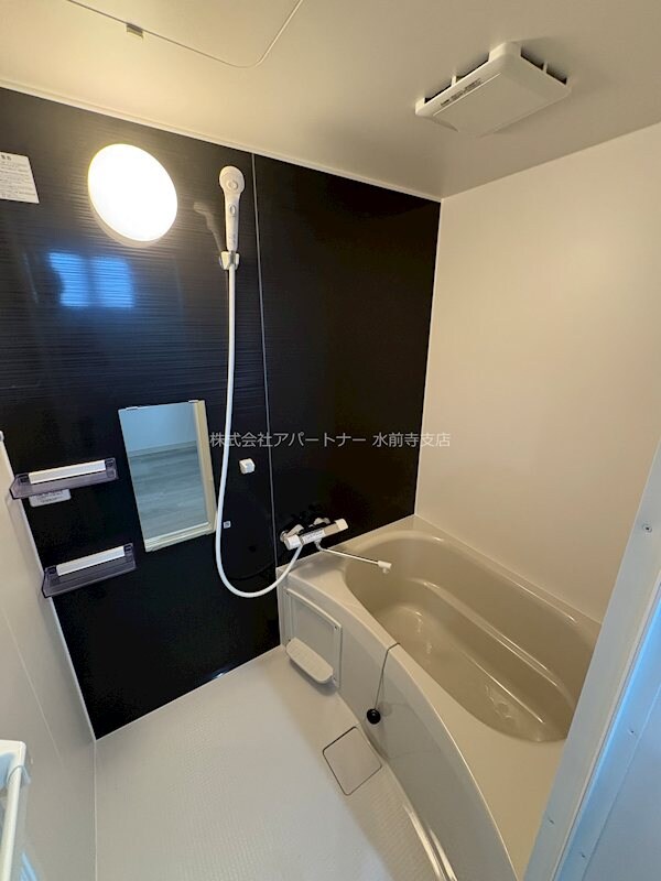 物件内観写真6　(鏡付きのバスルームです！)