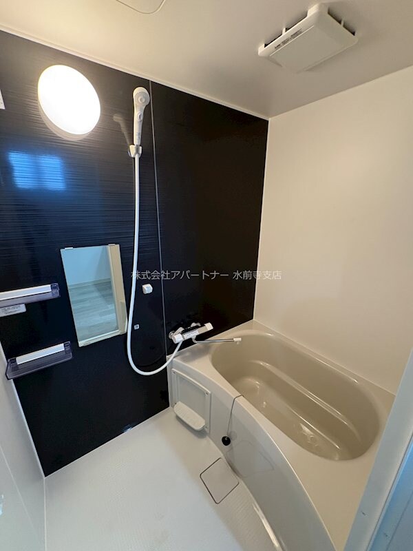 物件内観写真6　(鏡付きのバスルームです！)