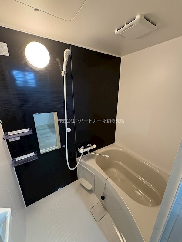 物件内観写真6　(鏡付きのバスルームです！)