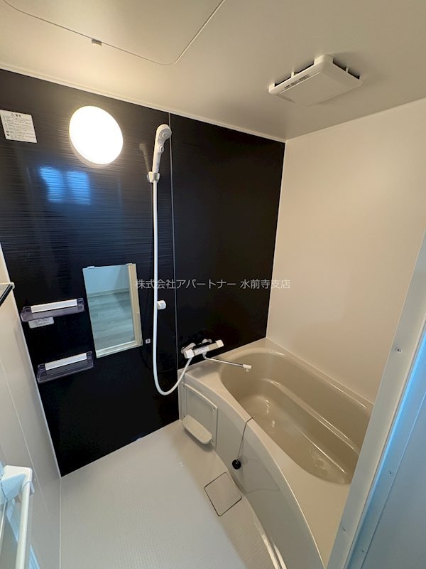 物件内観写真6　(鏡付きのバスルームです！)