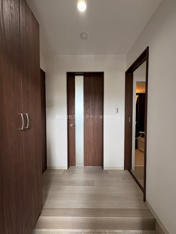 物件内観写真8　(大きなシューズボックス付きの玄関です！)