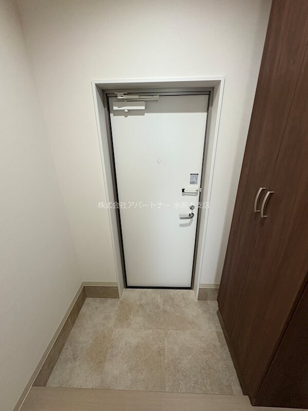 物件内観写真8　(大きなシューズボックス付きの玄関です！)