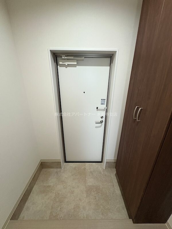 物件内観写真8　(大きなシューズボックス付きの玄関です！)