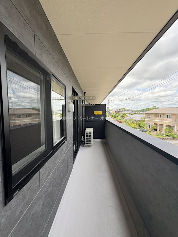 物件内観写真9　(洗濯物がたっぷり干せる広々としたベランダです！)