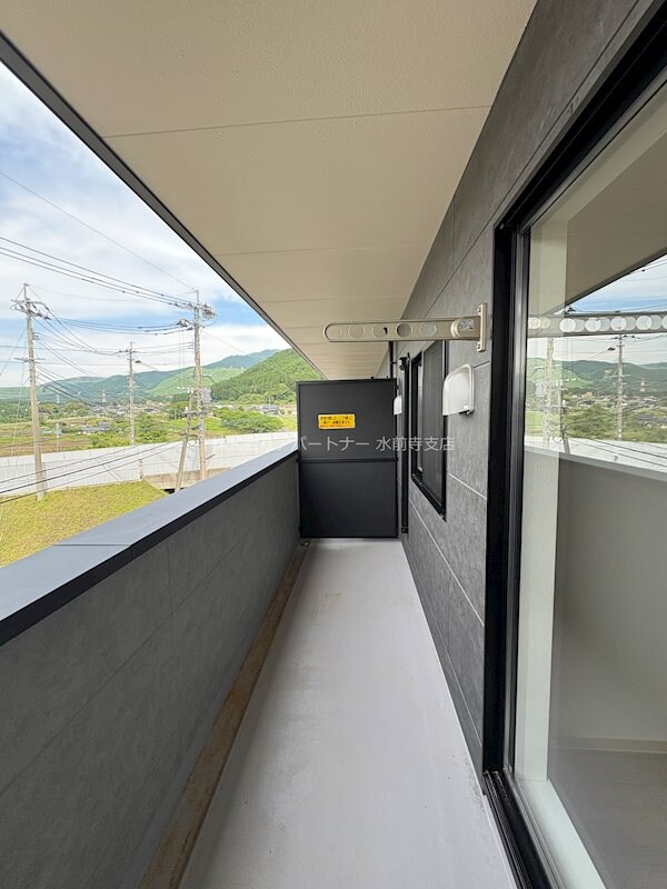 物件内観写真9　(洗濯物がたっぷり干せる広々としたベランダです)