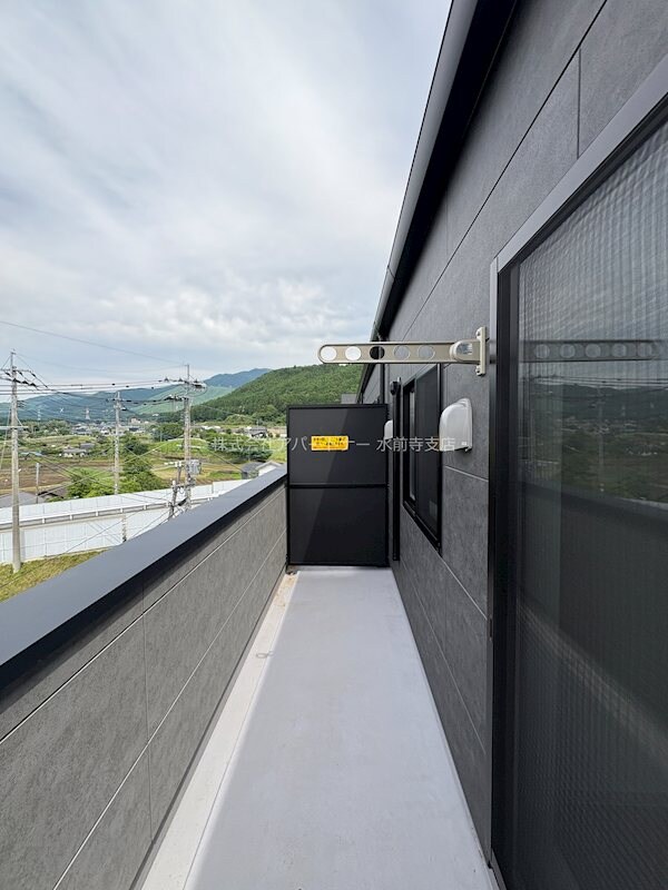 物件内観写真9　(　3階のバルコニーは屋根無しになります。)