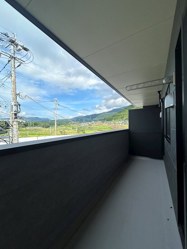 物件内観写真9　(洗濯物がたっぷり干せる広々としたベランダです！)