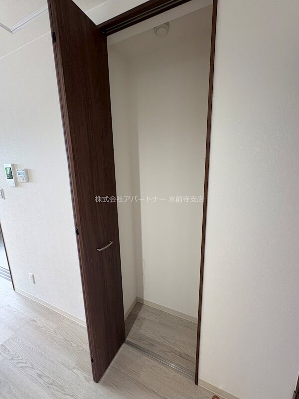 物件内観写真19　(リビングの収納です！)