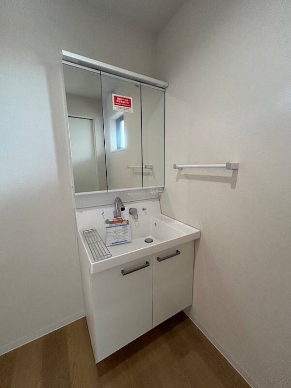 物件内観写真20　(朝の準備もはかどります！)