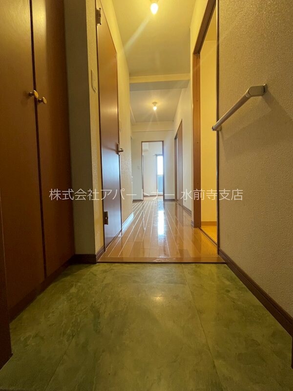 玄関(広々とした玄関になります！)