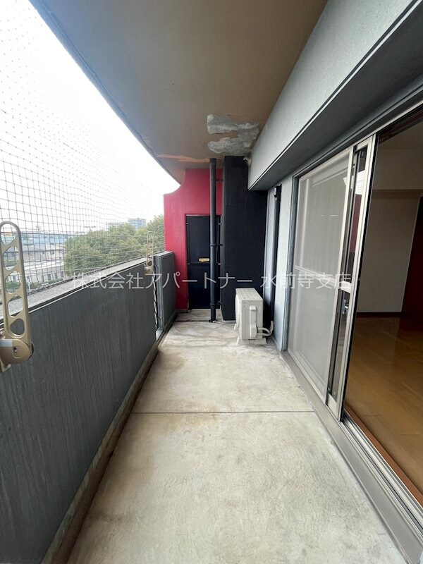 ベランダ(洗濯物もたくさん干すことができます！)