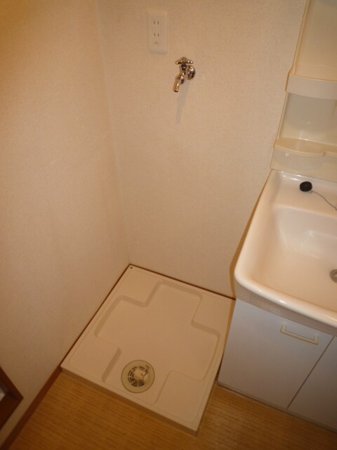 その他設備(雨の日も平気な室内洗濯機置き場になります！)