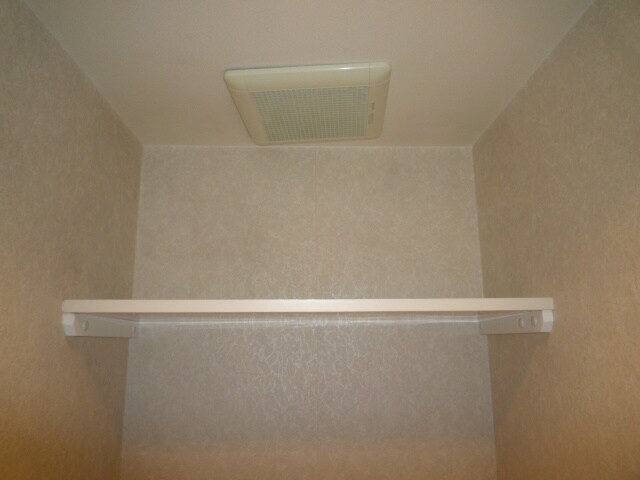 その他(トイレットペーパーなどを置くスペースがございます！)