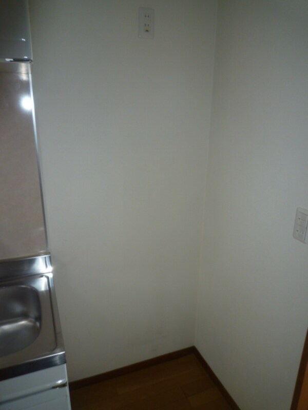その他(キッチンの横に冷蔵庫置き場がございます！)