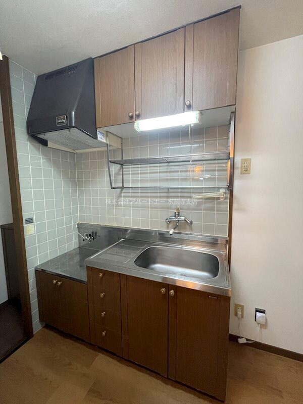 物件内観写真4　(2口コンロが置ける広々キッチンです！)