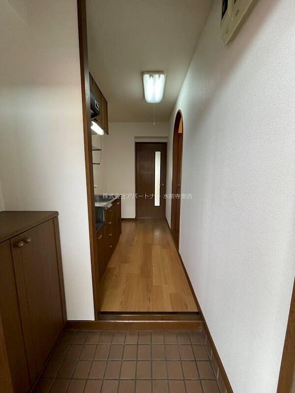 物件内観写真8　(広々玄関スペースにはシューズボックスもございます！)