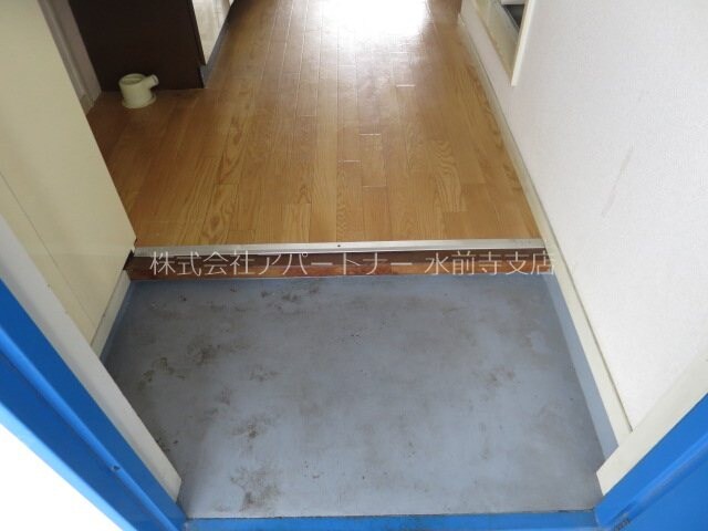 物件内観写真7　(玄関にはシューズラックもございます。)