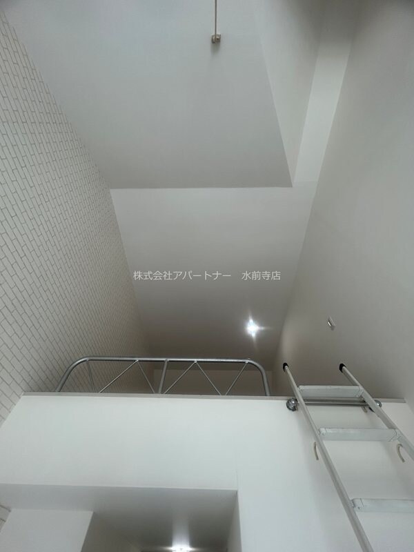 物件内観写真21　(白を基調とした室内で明るく、統一感があります！)