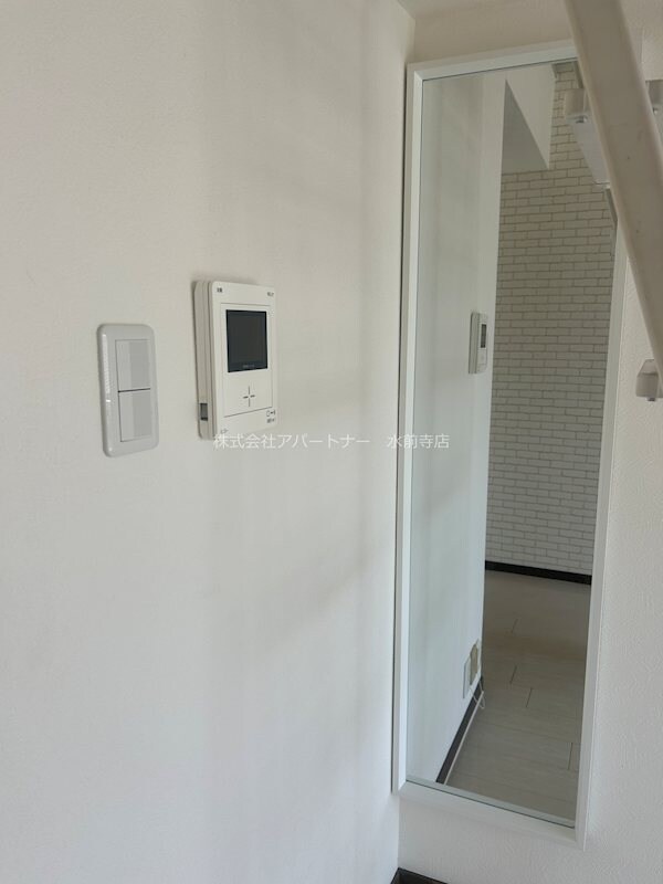 物件内観写真25　(全身鏡があり、お出かけ前にも便利！)