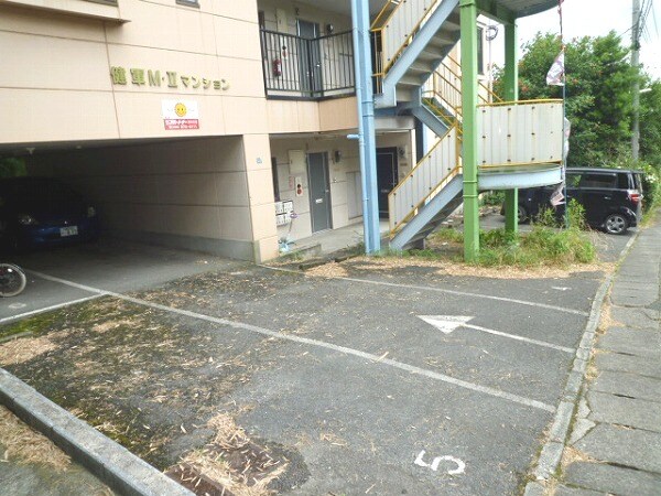 物件内観写真22　(敷地内に駐車場があるので便利です！！)