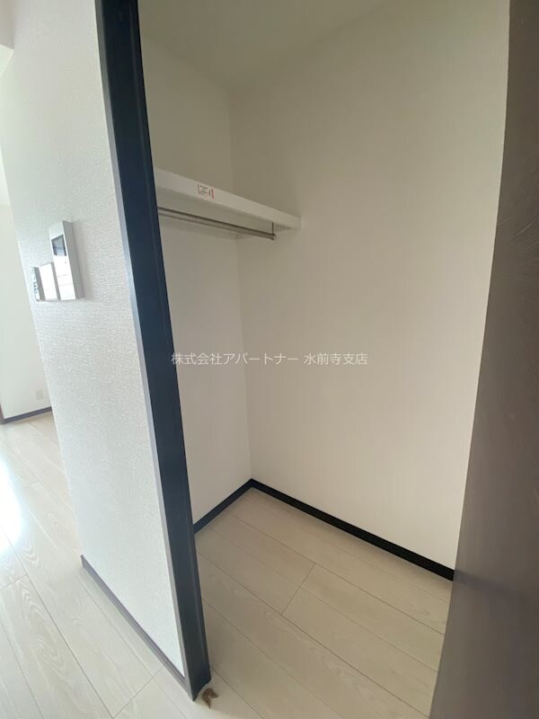 物件内観写真12　(ウォークインクローゼットがついていて、お荷物の整理に便利です)