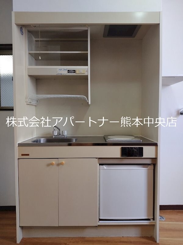 物件内観写真5　(キッチン部分も広く使用できます。)