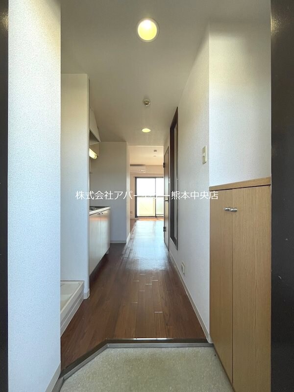 物件内観写真8　(広々玄関スペース☆)