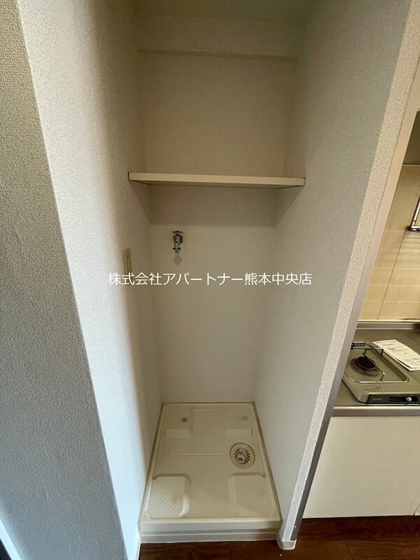 物件内観写真15　(嬉しい室内洗濯機置場★棚もあります♪)