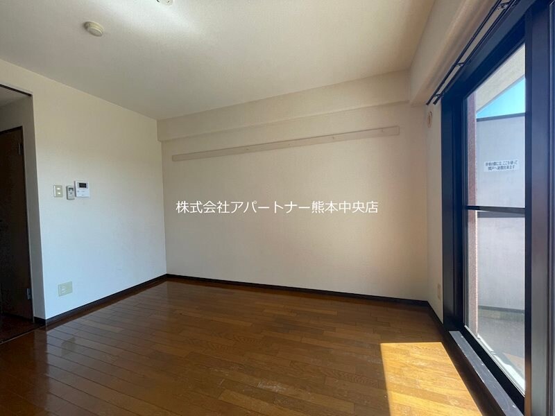 物件内観写真18　(南向きで日当たり良好)