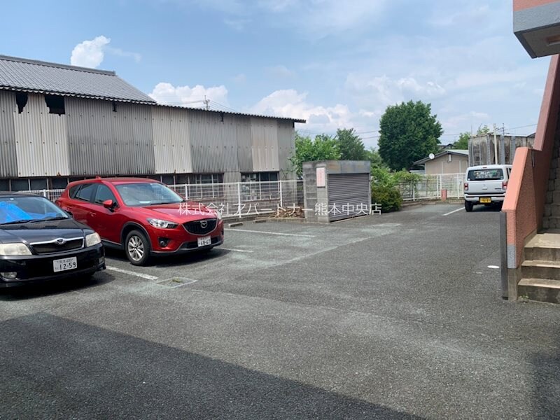 物件内観写真18　(敷地内駐車場)