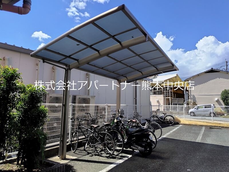 物件内観写真22　(屋根付き駐輪場です)