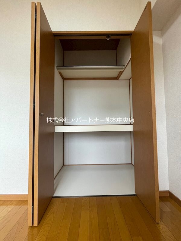 物件内観写真10　(洋室に収納あります)