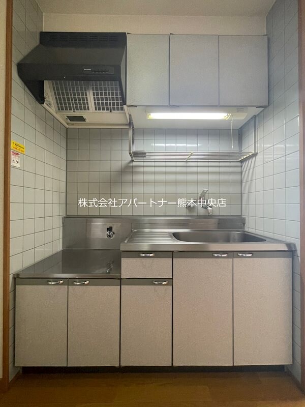 物件内観写真16　(2口コンロ置けます♪収納もたっぷり♪)