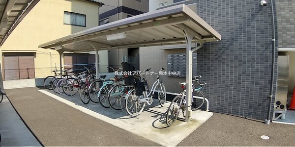 その他(屋根付き駐輪場)